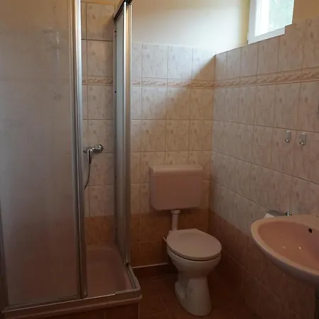 Lejlighed Grosses Ferienhaus Plattensee Balaton - Nyaralo Haz 6 Szobaval, 5 Fuerdoszobaval, 3000 Nm Szolad