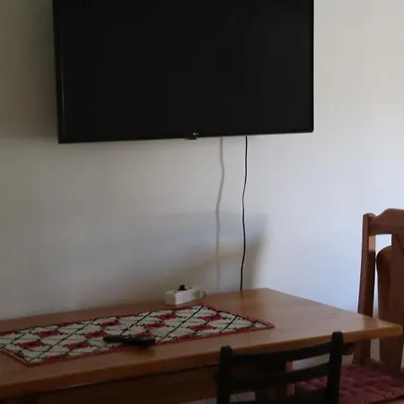 アパート Grosses Ferienhaus Plattensee Balaton - Nyaralo Haz 6 Szobaval, 5 Fuerdoszobaval, 3000 Nm *