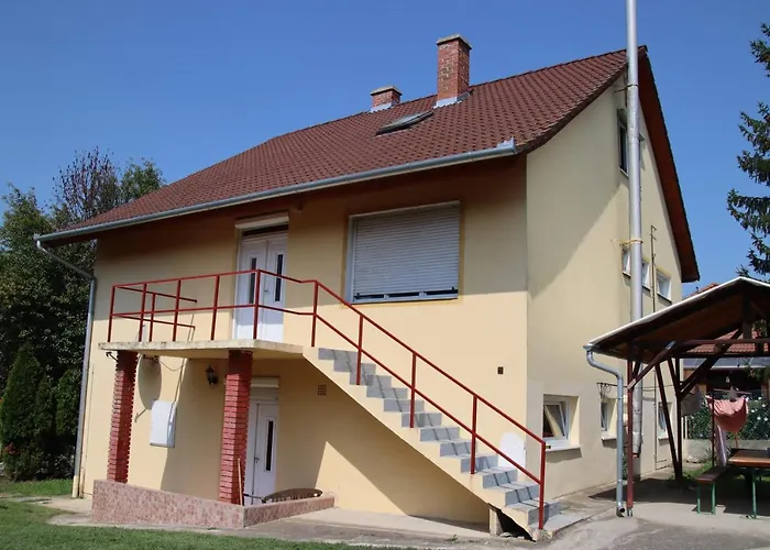 Apartment Grosses Ferienhaus Plattensee Balaton - Nyaralo Haz 6 Szobaval, 5 Fuerdoszobaval, 3000 Nm *