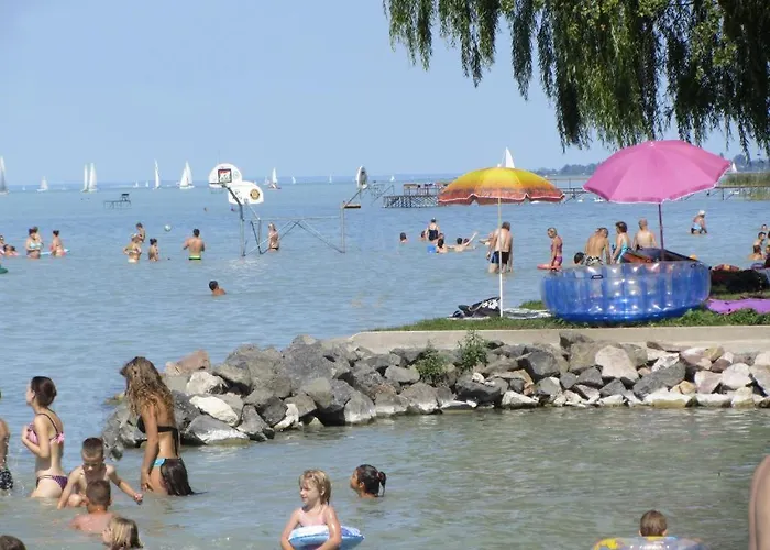 Grosses Ferienhaus Plattensee Balaton - Nyaralo Haz 6 Szobaval, 5 Fuerdoszobaval, 3000 Nm * Szolad